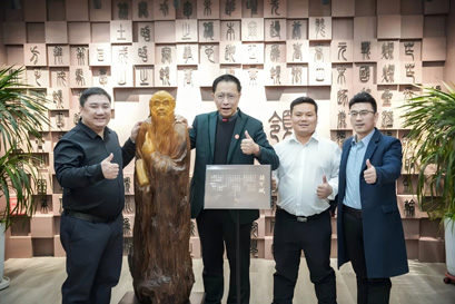 热烈欢迎疯狂英语创始人李阳莅临华商领军商学交流指导,共绘国际化教育蓝图